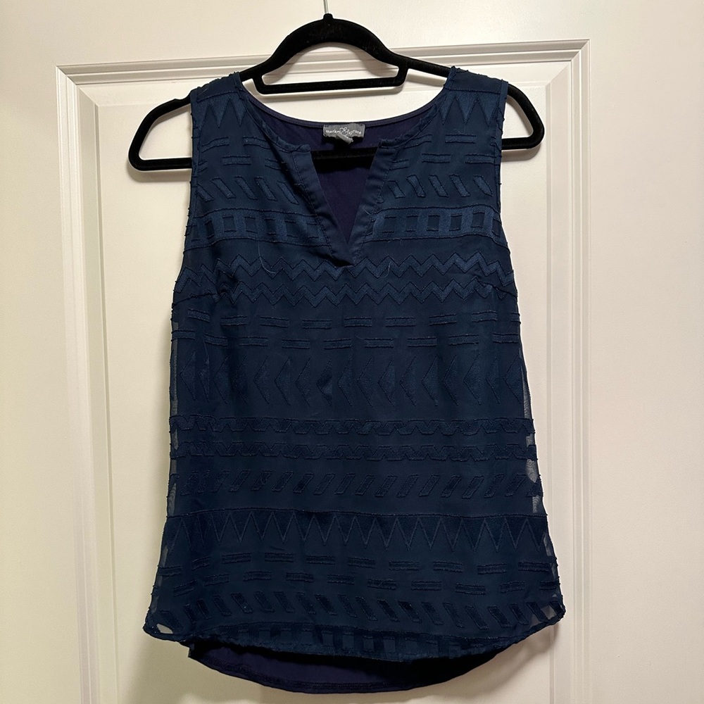 Sleeveless patterned blouse